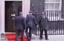 primer ministro ingles,enga&ntilde;ar,dar la mano,excelencia,trolear,trol,caminar