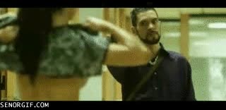 apuntar,pistola,duo kie,videoclip,mostrar,mujer,truco,ventaja