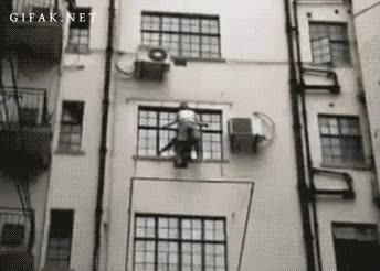 aspiradora,ventana,suicida,vieja