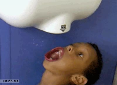 niño,negro,negrito,labios,boca,secador de manos,haciendo el tonto