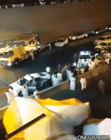 rescate,Arabia Saudi,colchoneta inflable,suicidio,bomberos