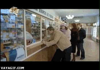 preservativos,farmacia,condones,héroe,comprar,sorprendido,triunfador