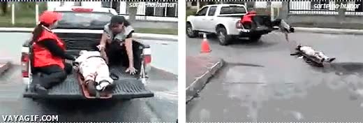 caida en marcha,ranchera,pick up,pick-up,ambulancia,fail,camilla,doble