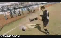 shaolin soccer,exageracion,futbol,chuta,fuera del campo