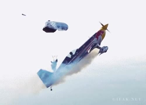 red bull,avi&oacute;n,paracaidista,paracaidas,avioneta