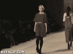 tropezar,traspies,modelo,caer,caida,hacer,ridiculo,pasarela