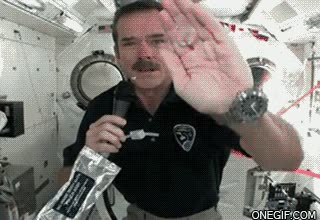 microfono,gel,jabon,lavarse las manos,NASA,astronauta,espacio