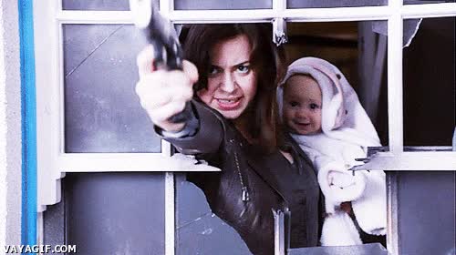 this is so fucking cool,ventana,disparo,bebé,mujer,sonrisa,pistola