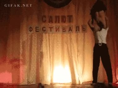 Hacer el Dirty Dancing en minifalda, error para ti, regalo para el público error,minifalda,rusos,dirty dancing,bailar,bragas,fail