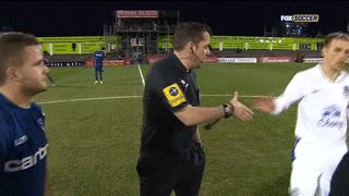 dar la mano,futbol,falta,saludo,ignorar,arbitro