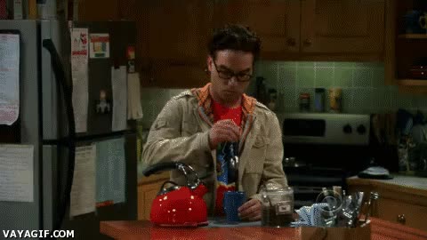 Cuando tu madre va hacia tu cuarto y te has olvidado de quitar el porno del ordenador madre,correr,ordenador,the big bang theory,leonard