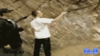 En la boca,Disparar,Escopeta,Una mano,Peligro,Accidente,Genius