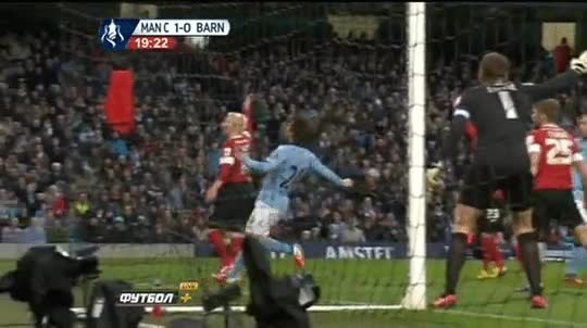 en toda la cara,autopelotazo,pelotazo,headshot,david silva,manchester city