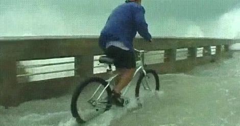 Vaya Gif Demos Una Vuelta En Bici Si Solo Son Cuatro Gotas