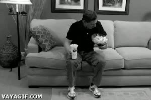 torpe,comer,teletienda,actorazo,sofa,sentado,monotarea