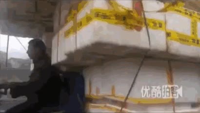 ¿Un camión para una mudanza? Déjame a mí, soy chino, eficiente es mi apellido Mudanzas,China,Moto,Carga,Cajas,Transporte