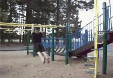 gimnasta fail,tonto,golpe,caida,salto,ejecucion,parque