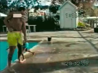 niño,piscina,empujar,padre,trolldad,resbalar,esquivar,fail
