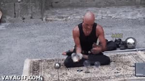 alfombra,bolas,dominar,manos,dar vueltas,calvo