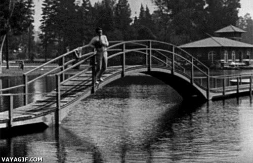 lago,profundidad,ahogar,hombre,pelicula muda,suicidio,puente