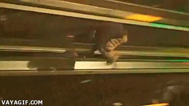 Caida,ostia,subnormal,huesos,escaleras mecanicas,volteretas,fail