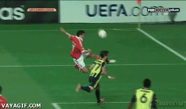 fuerte,pelota a la cabeza,patada en la cara,Golpe,patadon,adios dientes