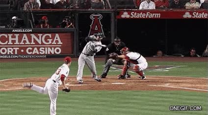 pelotazo en los huevos,beisbol,baseball,lanzamiento,fail,pelotas,carambola,arbitro