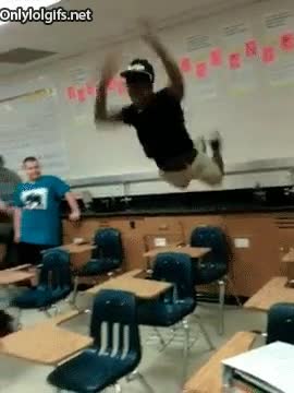 pi&ntilde;azo,resbalon,resbalar,sillas,saltar,mesas,clase,fail,ostia