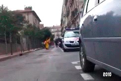 Enlace a La mariposa gigante a la caza del policía, Remi Gaillard en su línea