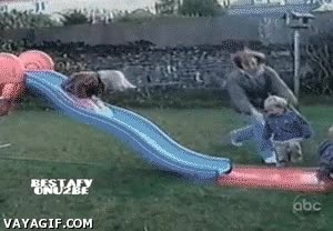 hija,De boca,Salvar,Madre,Accidente,Niños,Plaza,Tobogán,Juego