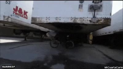 bici,tumbar,agachar,bicicleta,like a boss,deslizarse,por debajo,detener