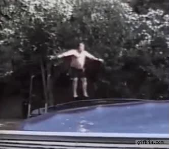 Paco,piscina,salto,trampolín,golpe