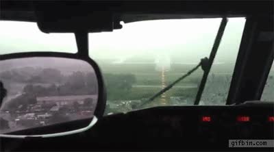 llover,piloto,acojonado,impresionante,no se ve,se mancha de agua en unos segundos,tormenta,lluvia,limpiaparabrisas