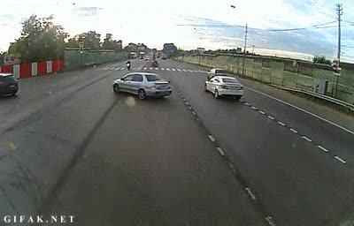 Salvarte de un accidente bastante bestia por cuestión de pocos centímetros centimetros,evitar,esquivar,salvar,moto,suerte,accidente