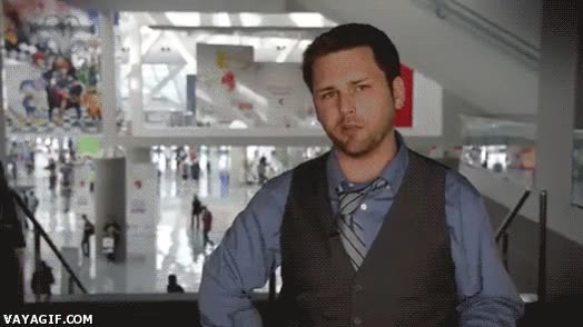 reportero,reportaje,disimulado,disimular,girar,mirar,cruzar,chica,tia buena,pasar
