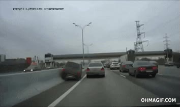 Rusia,conducci&oacute;n temeraria,coche,arcen,autopista,un listo mas