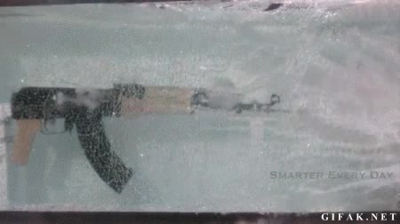 cristal,ak-47,camara lenta,agua,impacto,romper