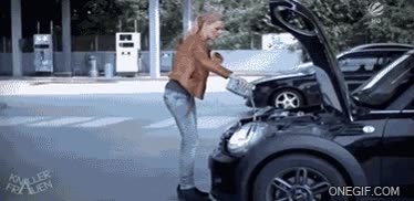 rubia,motor,tonta,aceite,coche,genius,fail