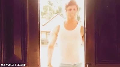 vacilon,cuadrao,musculos,macho,puerta,cristal,fail