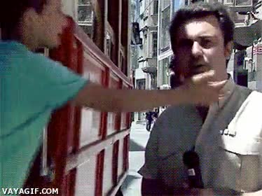 troll,niño,san francisco,tranvia,reportero,cara,acariciar,caricia,tocar