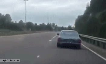 coche,derrape,rueda,derrapar,curva cerrada,el coche nuevo tampoco seria