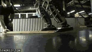 esquivar obstaculos,caminar,andar,robot,equilibrio,equilibrar