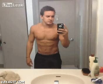 gordo,misterio resuelto,meter barriga,facebook,baño,fail,foto,tomar,esconder tripa
