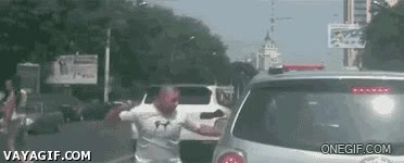 coches,cayenne,bruto,accidente,golpear,destrozar,adelantar,bajar