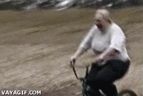 molona,abuela,caer,barro,cara,fail,tonta,de boca,bicicleta
