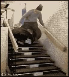 Lo bueno de estas cosas es que sabes perfectamente que no va a salir bien, no hay sorpresa golpe,escaleras,rueda,sin dientes,genius,vaya idea