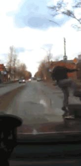 rusia,carro,atropellar,golpes,conducir,suicida,paliza