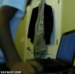 caida,portatil,auriculares,fail,caer,ordenador