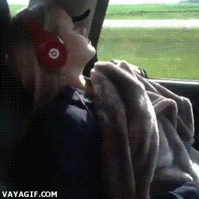 troll,trollear,amiga,dormir,auriculares,musica,volumen,susto