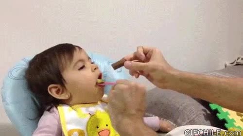 abrir la boca,chocolatina,truco,comida,chocolate,bebé,kitkat